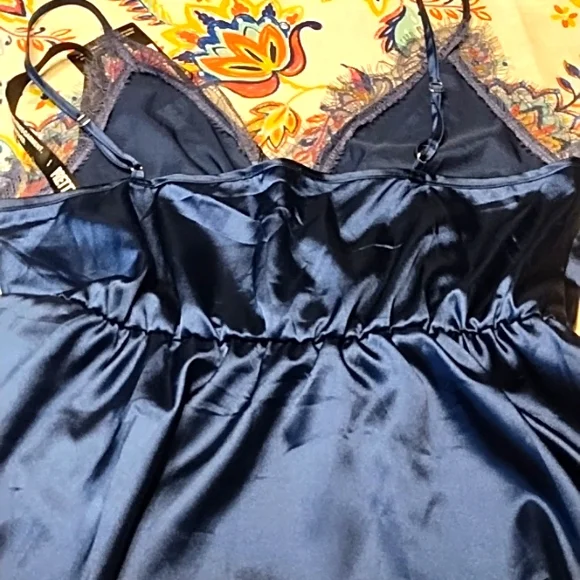 Pretty Little Thing Sz 8 Camisole NWT - Picture 5 of 5